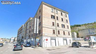 Negozio zona stazione in ancona