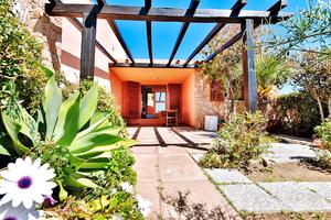 Villetta con giardino fronte-retro,garage,piscina