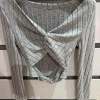 Maglioncino grigio a coste con nodo frontale