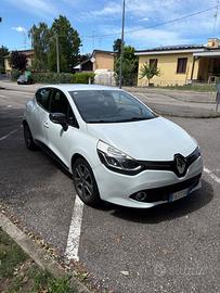 Renault Clio 1.0 SCe 90 CV National Costume