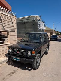 Mitsubishi Pajero L040