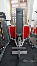 Chest press technogym