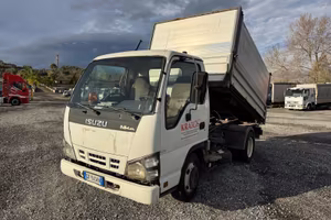 Isuzu K85 ribaltabile patente B 3.0 150 CV soprasp