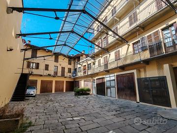 Biella bilocale di design arredato libero
