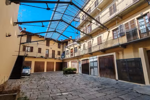 Biella bilocale di design arredato libero