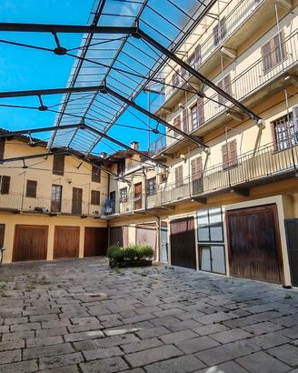 Biella bilocale di design arredato libero