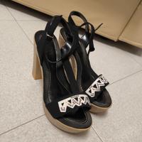 sandalo nero con zeppa comodissima 