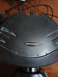 Pedaliera con volante della thrustmaster t80