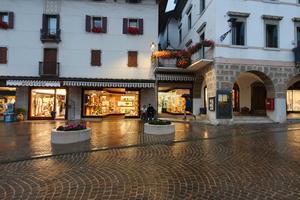 Negozio in piazza tiziano a pieve di c