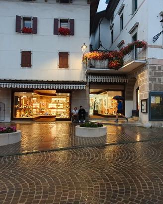 Negozio in piazza tiziano a pieve di c