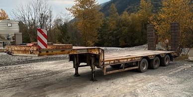 semirimorchio ribassato con rampe trasporto macchi