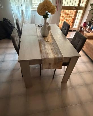 Tavolo allungabile fino a 180 CM