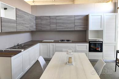 Cucina nuova di fine serie ADATTABILE, c/elettrod.