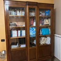 vetrina in legno antico