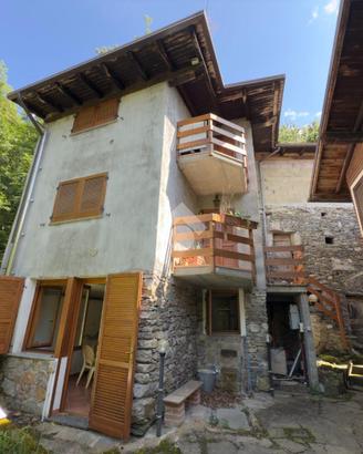 CASA SEMINDIPENDENTE A VILLA DI TIRANO