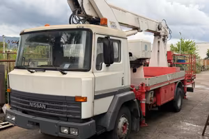 PIATTAFORMA AEREA ALTIDREL SU AUTOCARRO NISSAN