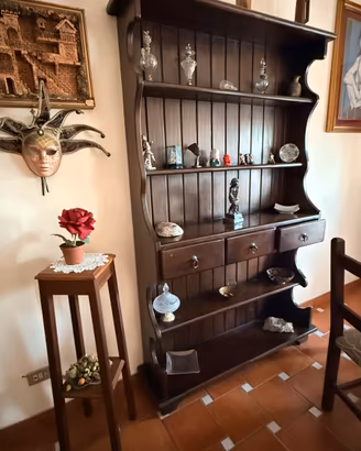 Mobile libreria in legno con portavaso classico