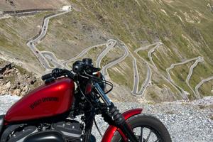 Harley Sportster Iron 883 2013 rossa colore raro