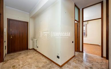 TRILO CON BALCONE E BOX