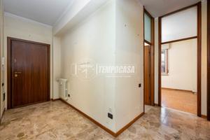 TRILO CON BALCONE E BOX