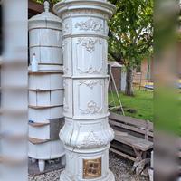 Stufa in maiolica antica