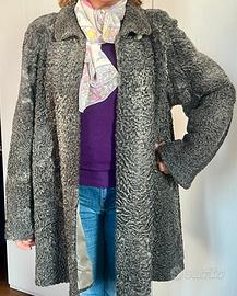 Pelliccia di persiano grigio