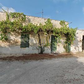 Ampia Tenuta con Casa da Ristrutturare e Terreno a
