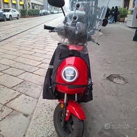   niggers SCOOTER  NIU ELETTRICO ROSSO  