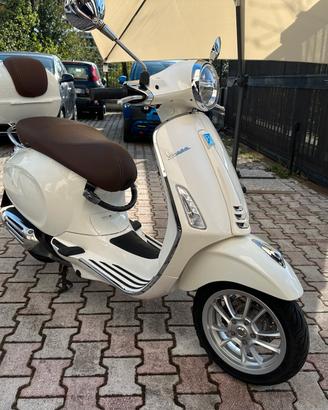 Vespa Primavera 150 3V 07/22 KM.21911 UNIPRO.