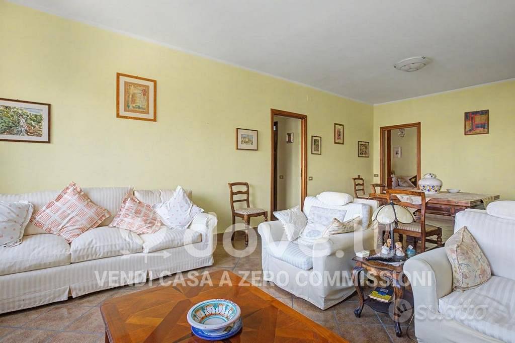 Appartamento di 128 m² con 4 locali e box auto a R - Vista 2