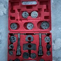 Arretratori pistoncini pinze freno