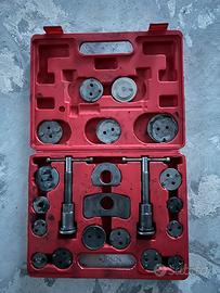 Arretratori pistoncini pinze freno