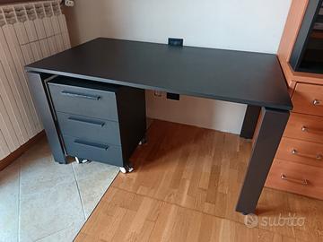 scrivania nera di design e/o cassettiera