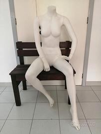 manichino   donna seduto