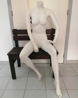 manichino   donna seduto