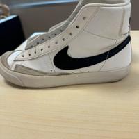 NIKE BLAZER