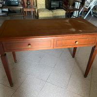 Scrivania classica in legno