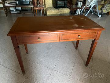 Scrivania classica in legno