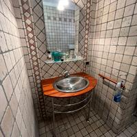 Mobile bagno con lavandino e specchio