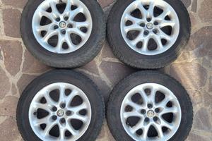Cerchi con gomme invernali Alfa Romeo 147 