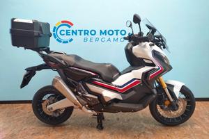 Honda X-ADV 750 con livrea Tricolour HRC