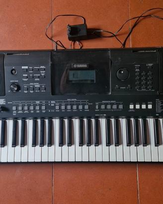 Tastiera elettronica Yamaha PSR-E463 
