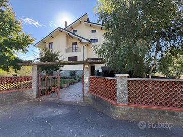 Villa di 700 m² con più di 5 locali a Bistagno