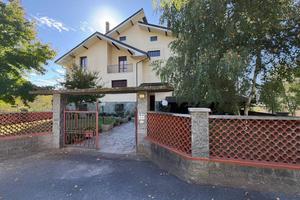 Villa di 700 m² con più di 5 locali a Bistagno