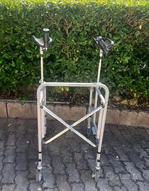 Deambulatore antibrachiale ad ingombro ridotto