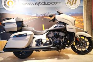 Indian Roadmaster Dark Horse Silver Quartz Smoke