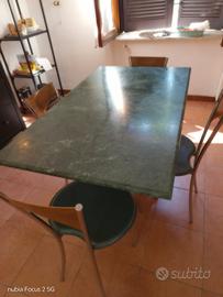 Tavolo e 4 Sedie 