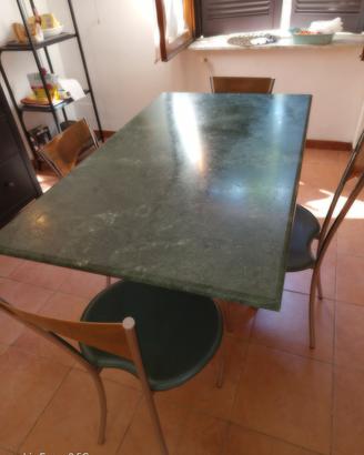 Tavolo e 4 Sedie 