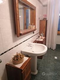 Arredo bagno in legno massello
