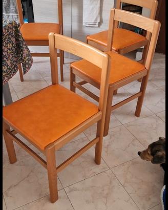 tavolo con 4 sedie in legno